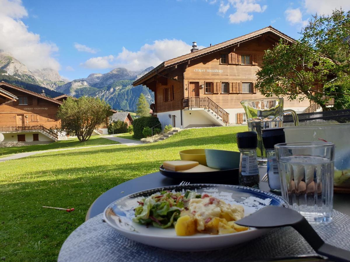 Chalet Spitzhorn - Your Peak Getaway - Private Terrasse & Gratis Parkplatz Gsteig エクステリア 写真
