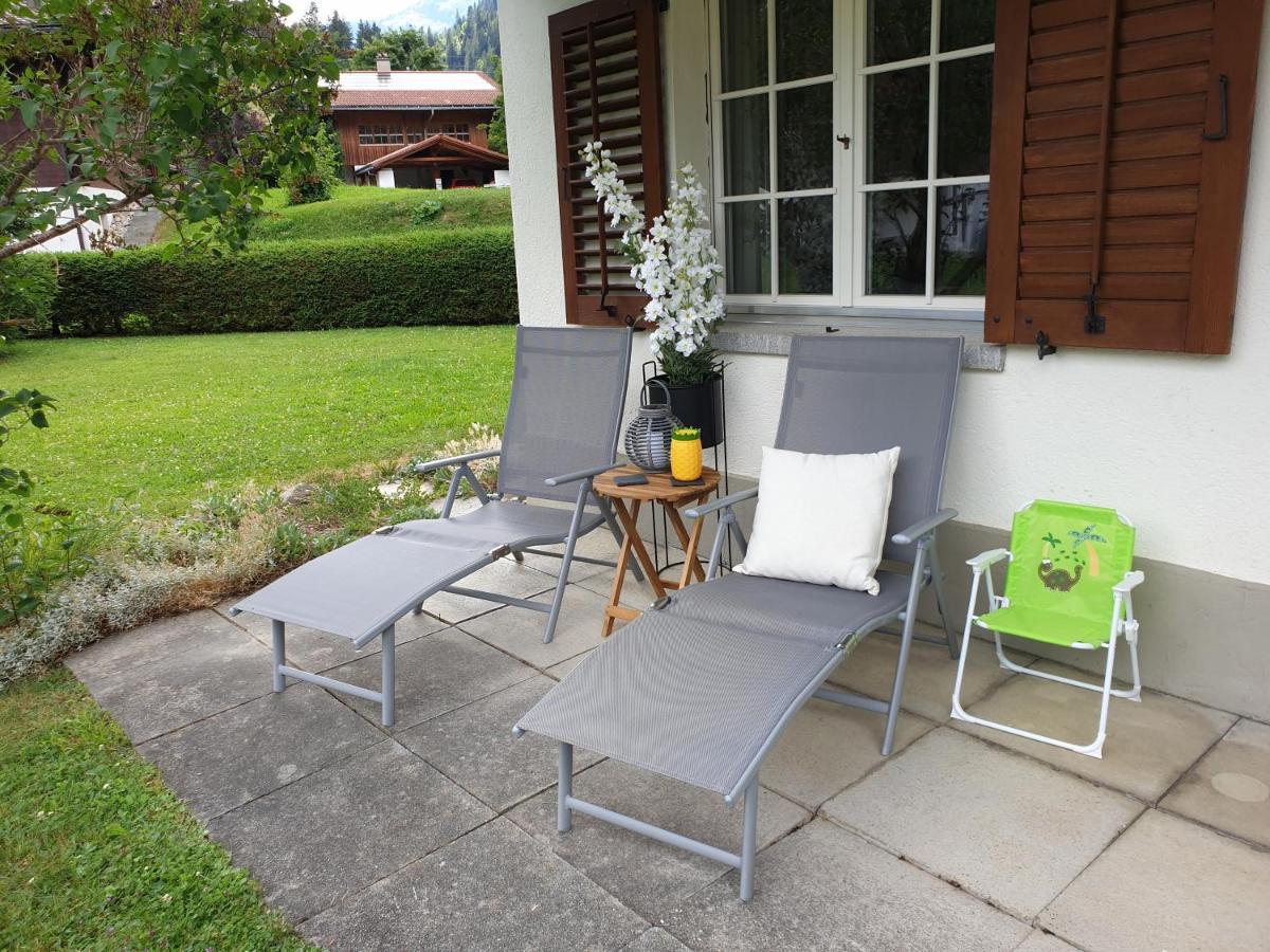 Chalet Spitzhorn - Your Peak Getaway - Private Terrasse & Gratis Parkplatz Gsteig エクステリア 写真